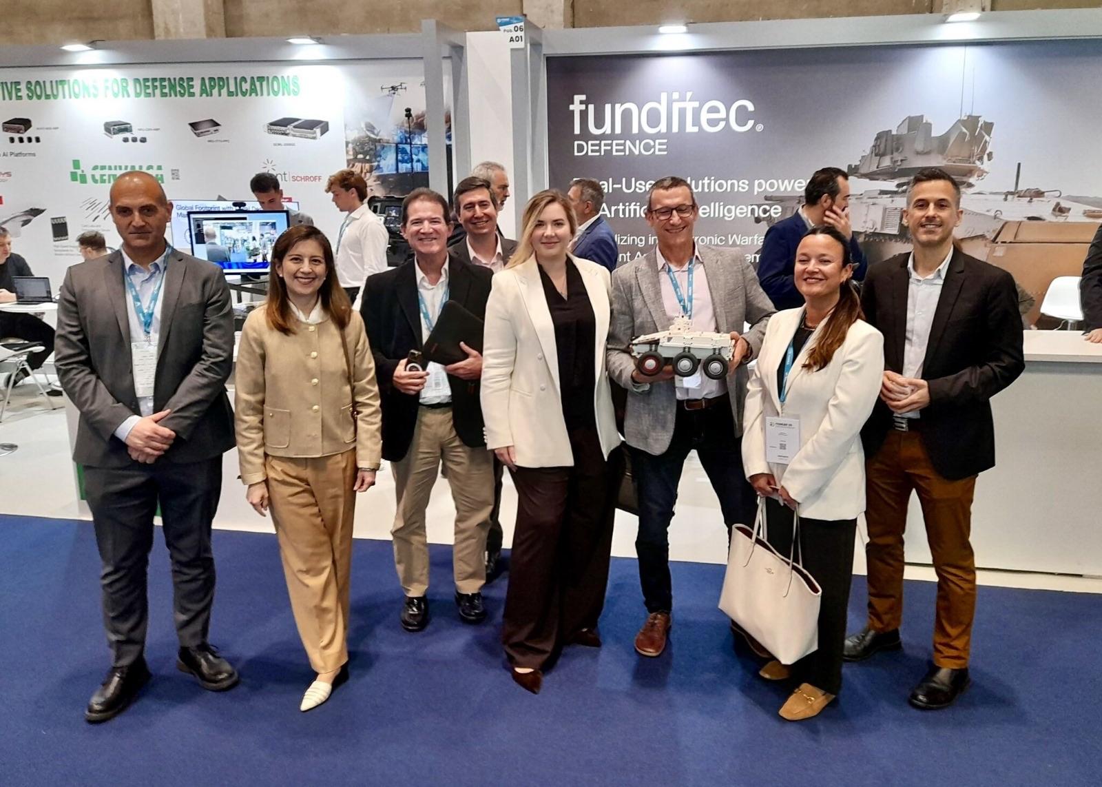María Luque con representantes del ecosistema de tecnologías de doble uso