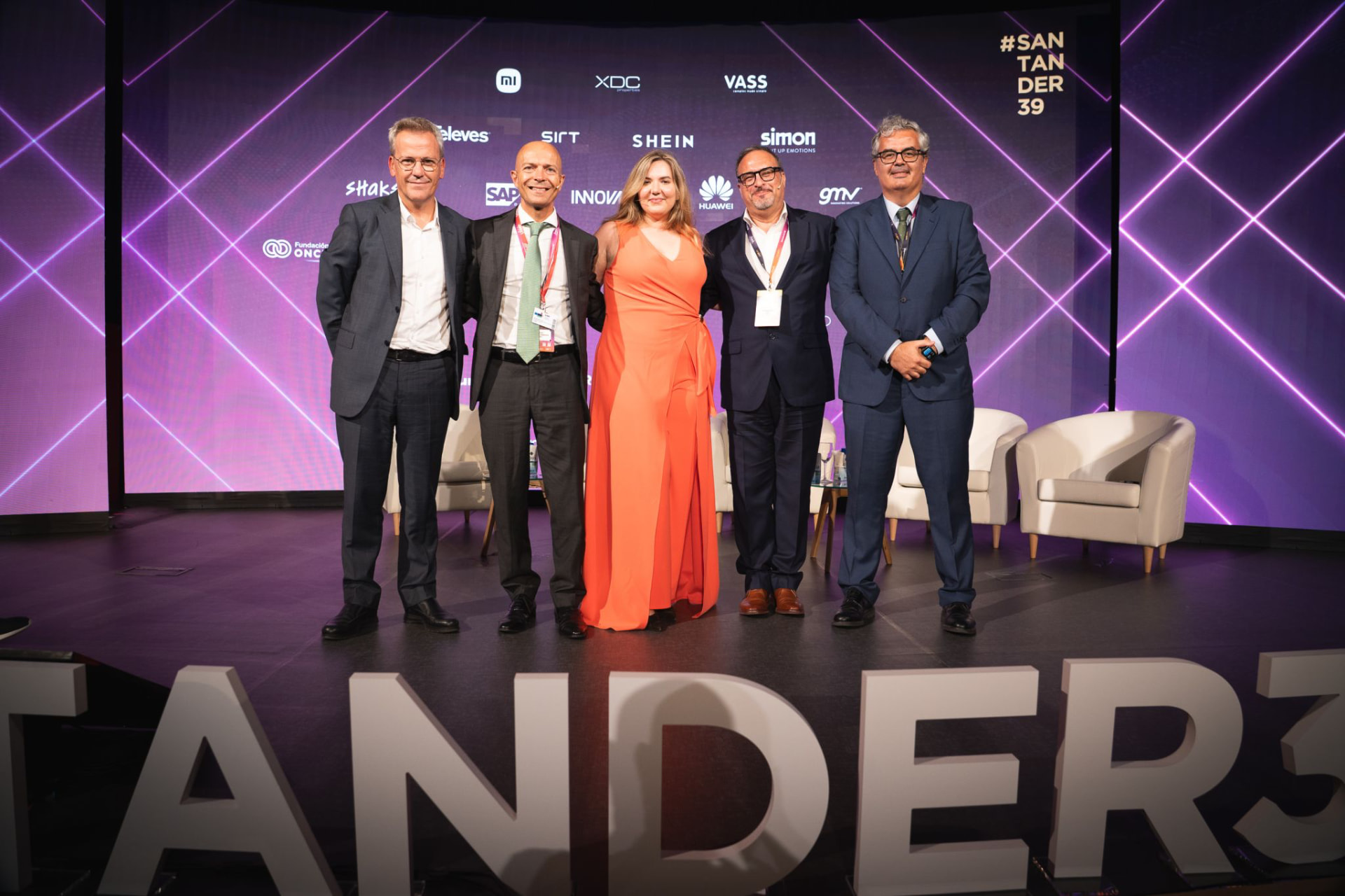 María Luque en el panel de defensa y tecnología en Santander 39